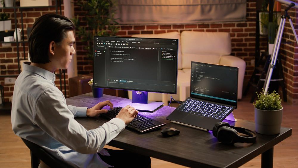 Portada del artículo: ¿Dónde estudiar programación web en Colombia? 